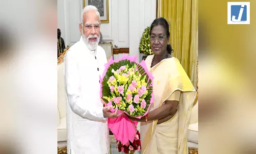 देश की प्रथम नागरिक को जन्मदिन की बधाई, पीएम मोदी बोले- राष्ट्रपति मुर्मु का जीवन साहस और जनसेवा की प्रेरक मिसाल