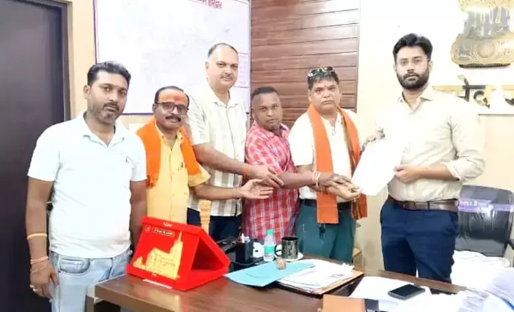 Haridwar: नॉनवेज दुकानों को हटाने की मांग पर सख्ती, दुकानों को हटाने की मांग पर गरमाई राजनीति Haridwar: नॉनवेज दुकानों को हटाने की मांग पर सख्ती, दुकानों को हटाने की मांग पर गरमाई राजनीति