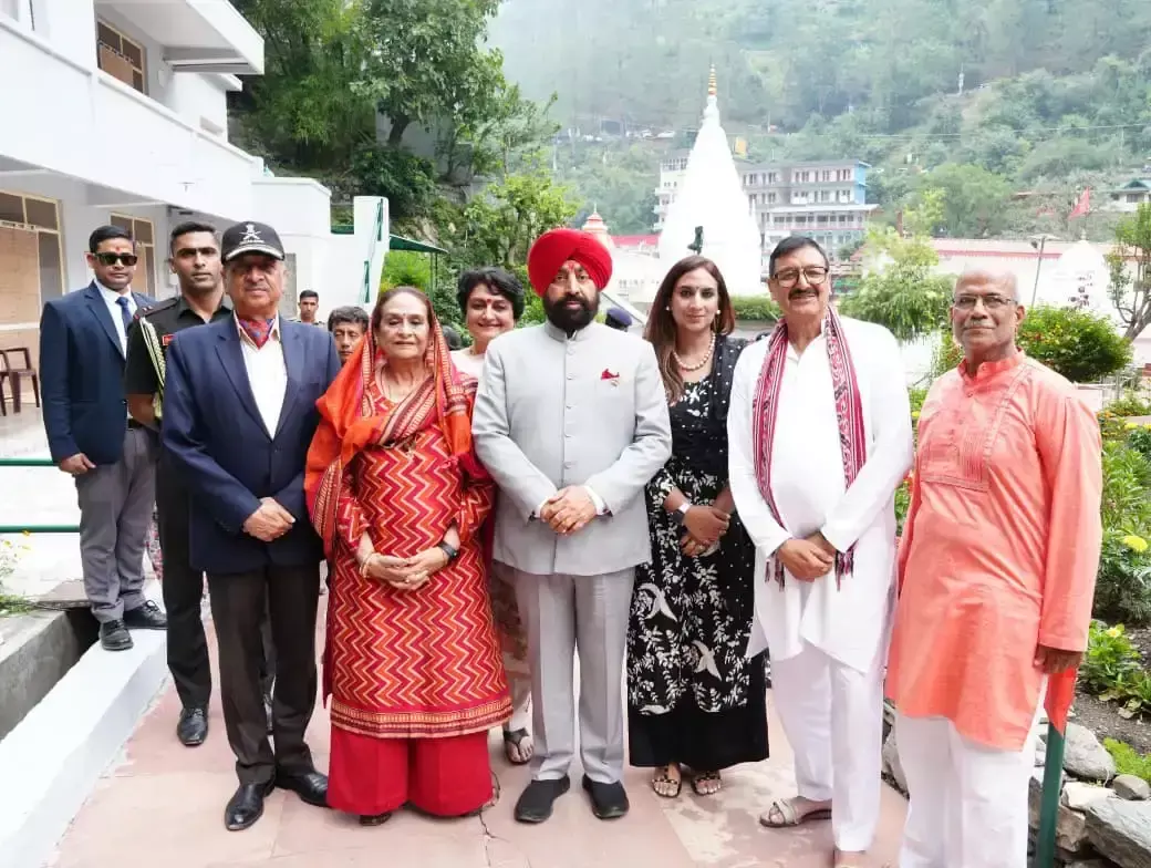 Nainital: राज्यपाल ने काकड़ीघाट व कैंची धाम में किए दर्शन, कैंची धाम में राज्यपाल ने लिया आशीर्वाद