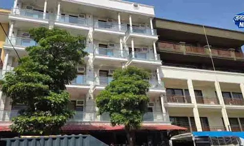 Gurugram DLF फेज-3 में 128 कमरों वाला अवैध पीजी पकड़ा गया Gurugram DLF फेज-3 में 128 कमरों वाला अवैध पीजी पकड़ा गया