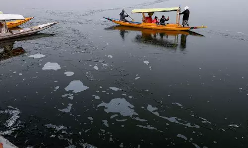 Srinagar: जम्मू-कश्मीर में गरज-चमक के साथ बारिश के आसार Srinagar: जम्मू-कश्मीर में गरज-चमक के साथ बारिश के आसार