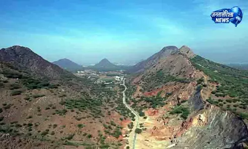 Aravallis बचाने की मांग, पर्यावरणविदों ने CJI को पत्र लिखा Aravallis बचाने की मांग, पर्यावरणविदों ने CJI को पत्र लिखा