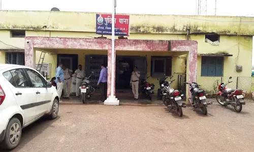 अफसरों को नगर पालिका अध्यक्ष के पति ने धमकाया, FIR दर्ज अफसरों को नगर पालिका अध्यक्ष के पति ने धमकाया, FIR दर्ज
