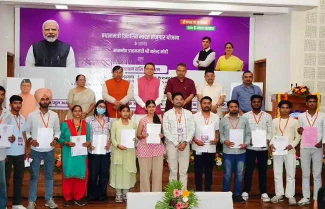 Dehradun: उत्तराखंड सरकार ने कर्मचारियों को दी प्रोत्साहन राशि Dehradun: उत्तराखंड सरकार ने कर्मचारियों को दी प्रोत्साहन राशि