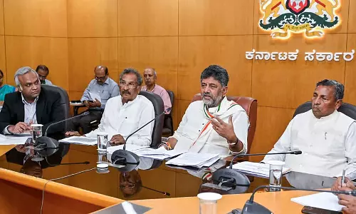 Karnataka : गारंटी योजनाओं पर बड़ा फैसला, घर-घर सर्वे से लाभार्थियों की होगी पहचान Karnataka : गारंटी योजनाओं पर बड़ा फैसला, घर-घर सर्वे से लाभार्थियों की होगी पहचान
