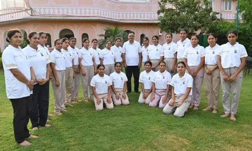 अंतरराष्ट्रीय योग दिवस: जयपुर में सीएम भजनलाल शर्मा ने कालिका पेट्रोलिंग यूनिट के साथ किया योगाभ्यास अंतरराष्ट्रीय योग दिवस: जयपुर में सीएम भजनलाल शर्मा ने कालिका पेट्रोलिंग यूनिट के साथ किया योगाभ्यास