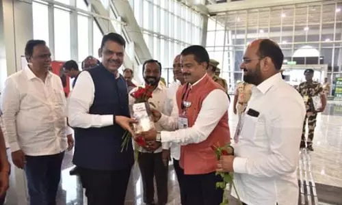 कोल्हापुर पहुंचे सीएम फडणवीस, गृह मंत्री अमित शाह की मौजूदगी में होगा परियोजनाओं का उद्घाटन कोल्हापुर पहुंचे सीएम फडणवीस, गृह मंत्री अमित शाह की मौजूदगी में होगा परियोजनाओं का उद्घाटन