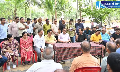 जनसंवाद में उठी समस्याओं पर MLA राजेश मूणत सख्त, अधिकारियों को मौके पर दिए समयबद्ध कार्रवाई के निर्देश जनसंवाद में उठी समस्याओं पर MLA राजेश मूणत सख्त, अधिकारियों को मौके पर दिए समयबद्ध कार्रवाई के निर्देश