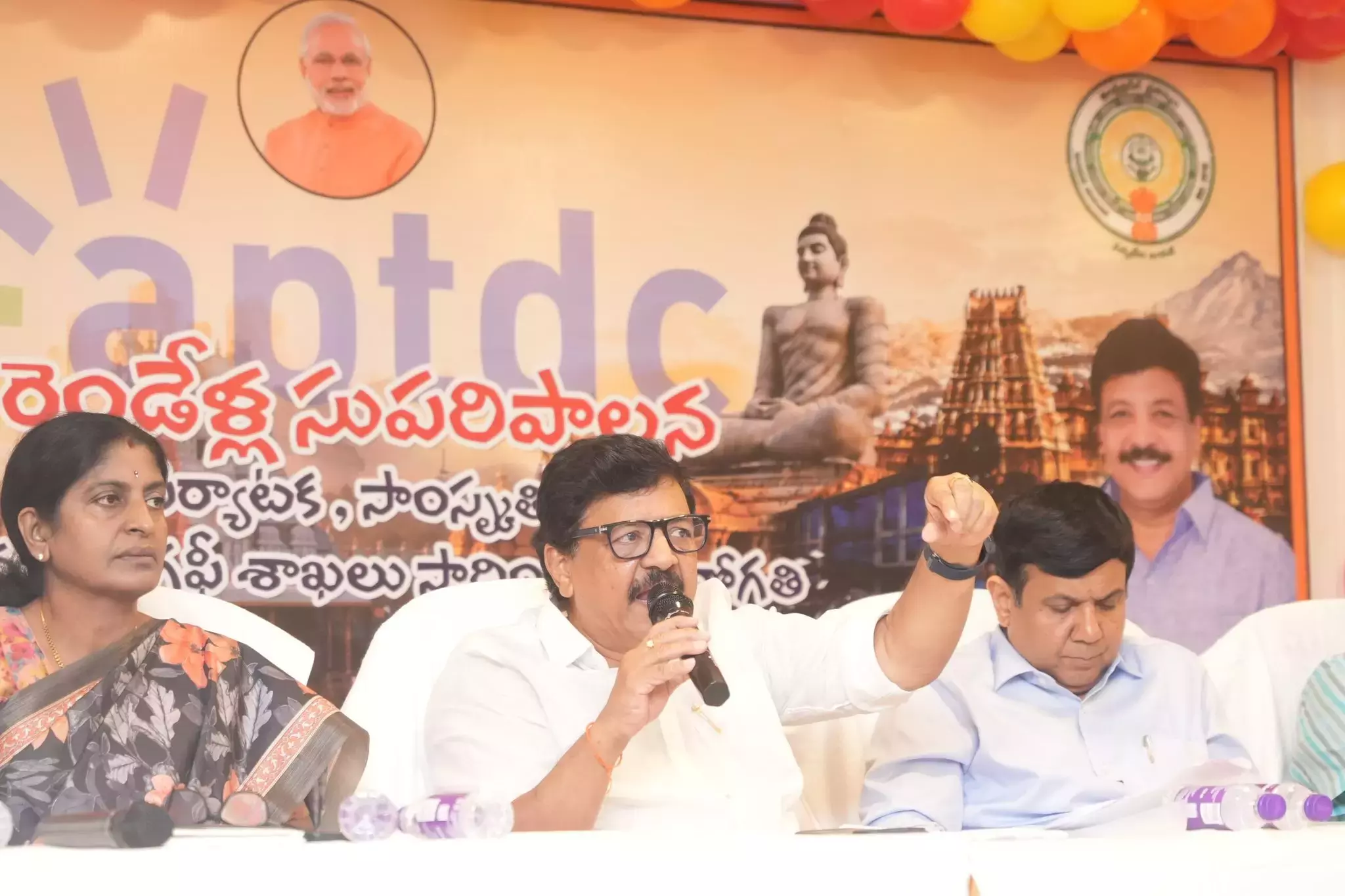 Andhra: मंत्री दुर्गेश ने कहा कि आंध्र प्रदेश राज्य को ग्लोबल टूरिज्म हब बनाने का लक्ष्य रख रहा है Andhra: मंत्री दुर्गेश ने कहा कि आंध्र प्रदेश राज्य को ग्लोबल टूरिज्म हब बनाने का लक्ष्य रख रहा है