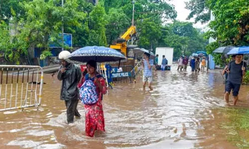 कोलकाता में योग दिवस पर हल्की बारिश की संभावना, उत्तर बंगाल में भारी बारिश का अलर्ट कोलकाता में योग दिवस पर हल्की बारिश की संभावना, उत्तर बंगाल में भारी बारिश का अलर्ट