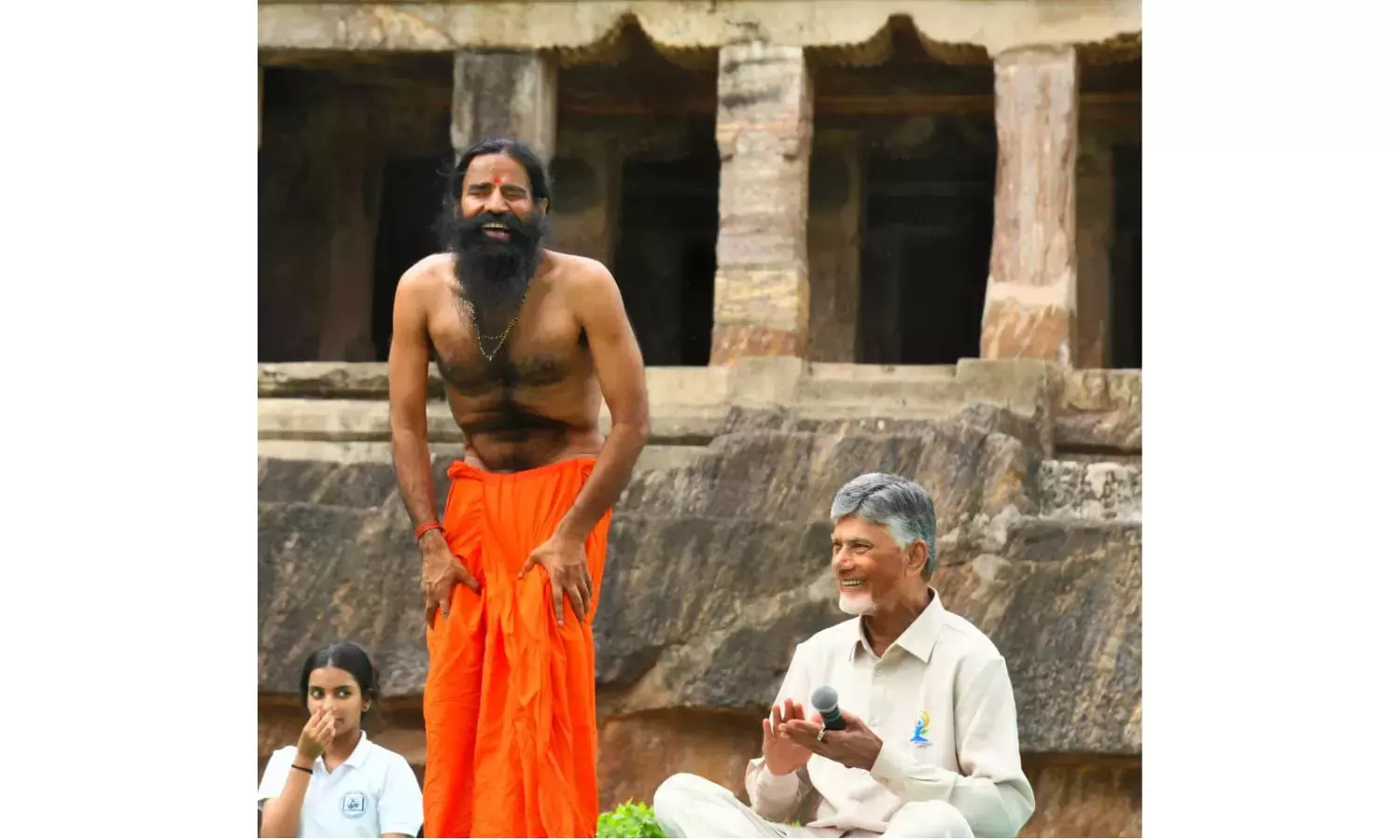 Telangana: नायडू और बाबा रामदेव ने योग कार्यक्रम में हिस्सा लिया