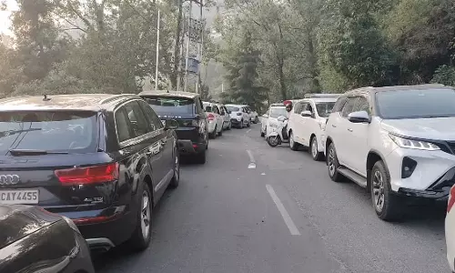 Mussoorie: मसूरी में पुलिस ने वीआईपी कल्चर पर कसा शिकंजा