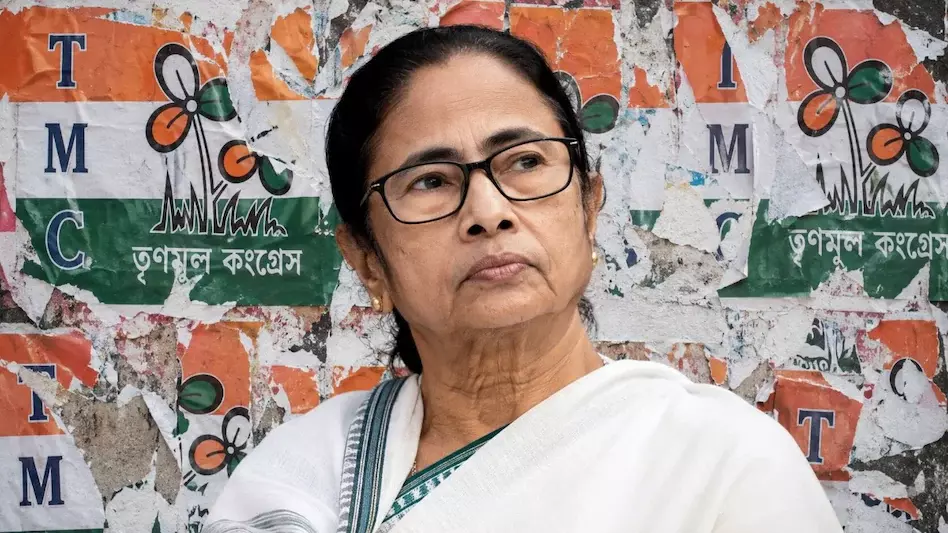 Kolkata: तृणमूल कांग्रेस के तीन खातों पर कार्रवाई, ₹440 करोड़ का लेनदेन रुका Kolkata: तृणमूल कांग्रेस के तीन खातों पर कार्रवाई, ₹440 करोड़ का लेनदेन रुका
