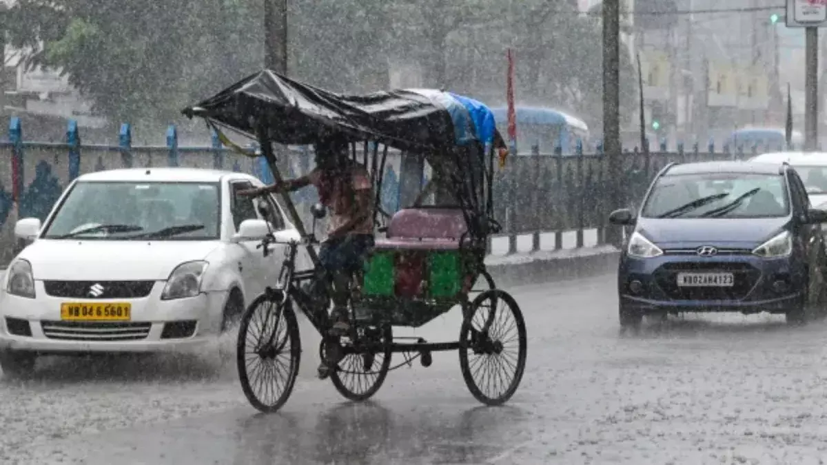 Kolkata: दक्षिण बंगाल में झमाझम बारिश से गर्मी से राहत, कई जिलों में रेड अलर्ट Kolkata: दक्षिण बंगाल में झमाझम बारिश से गर्मी से राहत, कई जिलों में रेड अलर्ट