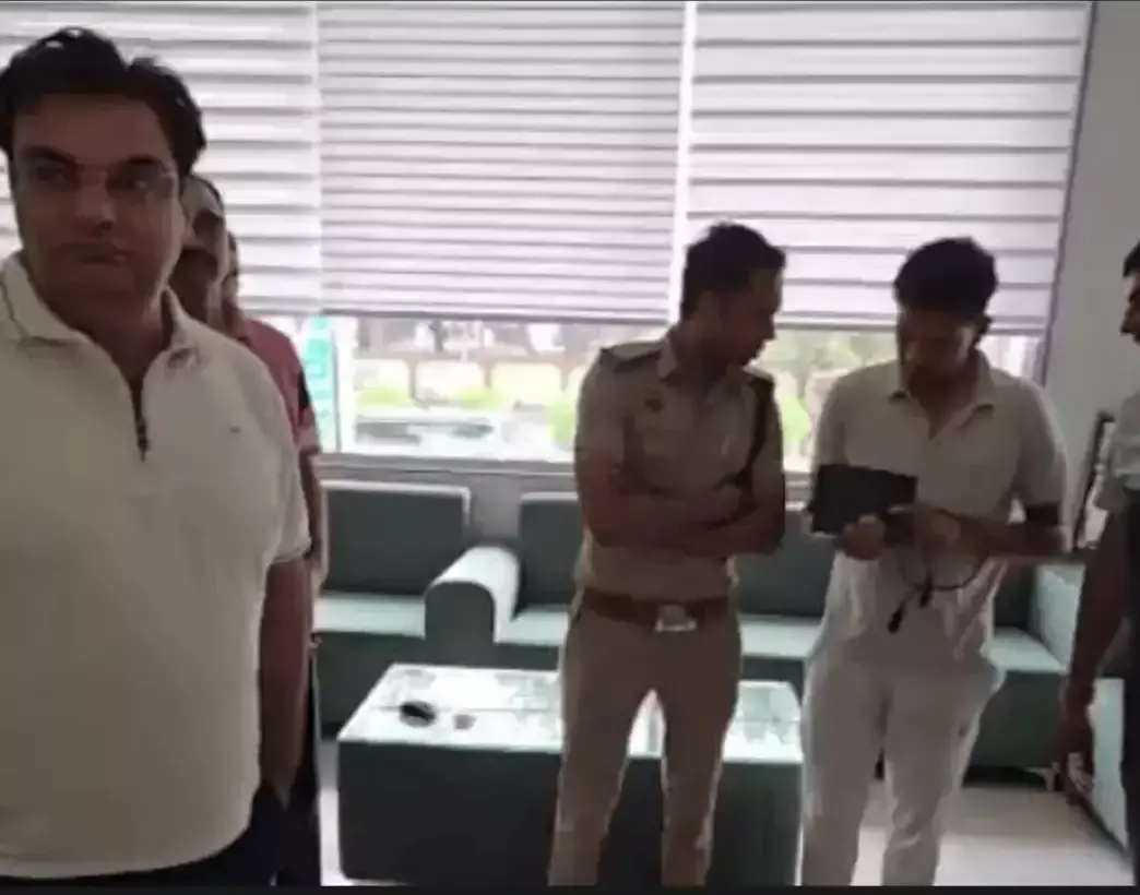 Rohtak: रोहतक के महम में विधायक के दफ्तर पर फायरिंग की घटना Rohtak: रोहतक के महम में विधायक के दफ्तर पर फायरिंग की घटना