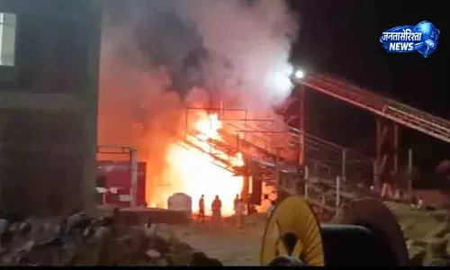 Nalagarh के अडुवाल गांव में इथेनॉल प्लांट में आग लगी Nalagarh के अडुवाल गांव में इथेनॉल प्लांट में आग लगी