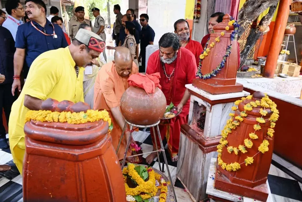 Datia: मुख्यमंत्री योगी ने पीताम्बरा पीठ में पूजा-अर्चना कर प्रदेश की खुशहाली की कामना की Datia: मुख्यमंत्री योगी ने पीताम्बरा पीठ में पूजा-अर्चना कर प्रदेश की खुशहाली की कामना की