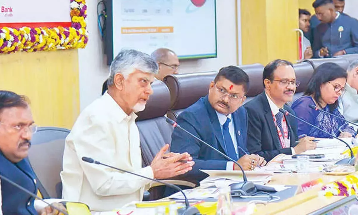 Andhra ने वित्त वर्ष 2027 के लिए 8.10 लाख करोड़ रुपये की क्रेडिट योजना पेश की Andhra ने वित्त वर्ष 2027 के लिए 8.10 लाख करोड़ रुपये की क्रेडिट योजना पेश की