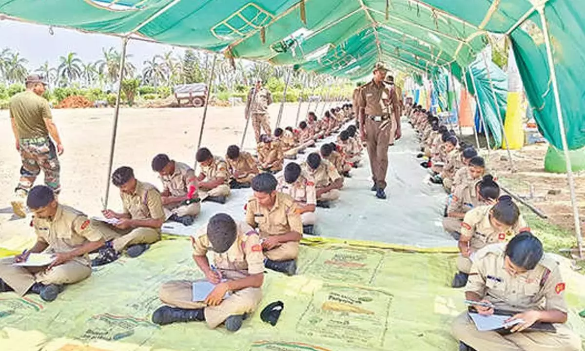 Andhra: थल सैनिक कैंप के लिए सिलेक्शन ट्रायल शुरू हो गए हैं Andhra: थल सैनिक कैंप के लिए सिलेक्शन ट्रायल शुरू हो गए हैं