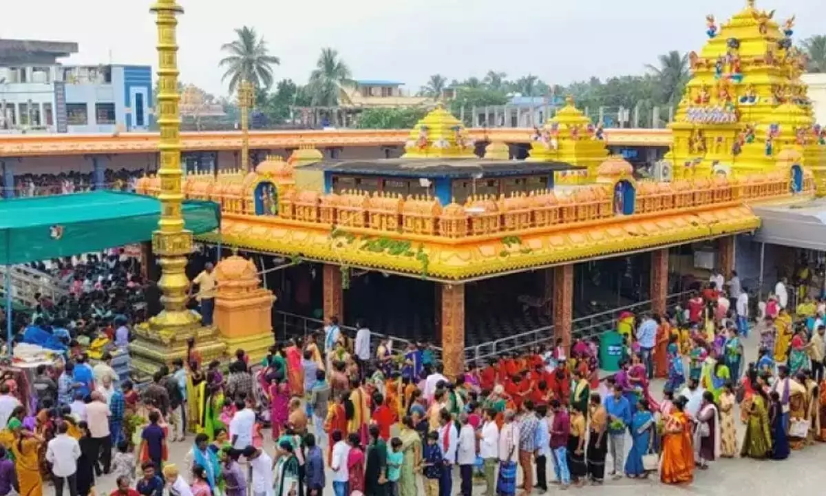 Andhra: वडापल्ली मंदिर की हुंडियों से 2.44 करोड़ रुपये का राजस्व प्राप्त होता है Andhra: वडापल्ली मंदिर की हुंडियों से 2.44 करोड़ रुपये का राजस्व प्राप्त होता है
