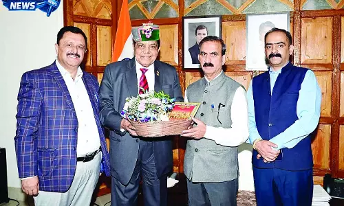 CM को दिया मां शूलिनी मेले का निमंत्रण CM को दिया मां शूलिनी मेले का निमंत्रण
