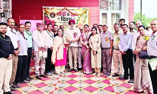 धौलाकुआं में लीची और आम दिवस पर नेचर पार्क की रखी आधारशिला धौलाकुआं में लीची और आम दिवस पर नेचर पार्क की रखी आधारशिला