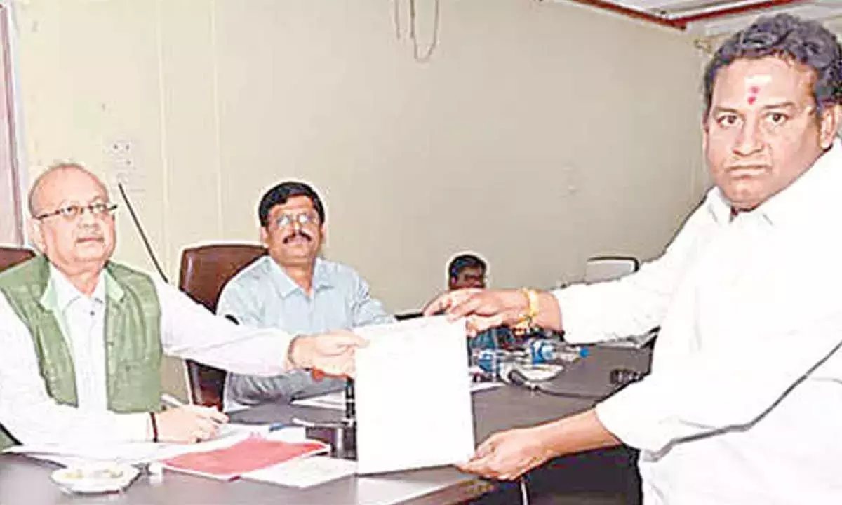 Andhra: BC संगठनों से डेडिकेटेड कमीशन को अपनी राय सौंपने का आग्रह किया गया Andhra: BC संगठनों से डेडिकेटेड कमीशन को अपनी राय सौंपने का आग्रह किया गया