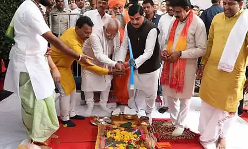 Indore-उज्जैन ग्रीनफील्ड कॉरिडोर की आधारशिला, 48 किलोमीटर लंबी 4-लेन सड़क बनेगी Indore-उज्जैन ग्रीनफील्ड कॉरिडोर की आधारशिला, 48 किलोमीटर लंबी 4-लेन सड़क बनेगी