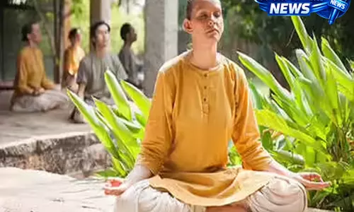 योग का सच: शरीर, मन और आत्मा का संतुलन देने वाली विद्या योग का सच: शरीर, मन और आत्मा का संतुलन देने वाली विद्या