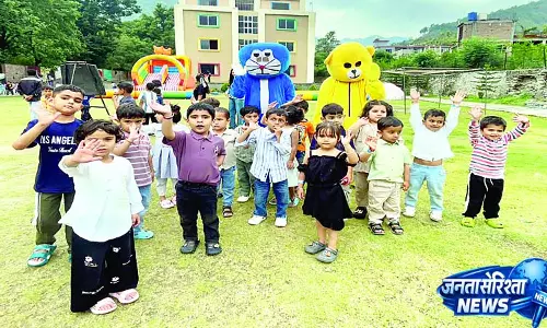 बजौरा में सजा सप्लैश कार्निवल बजौरा में सजा सप्लैश कार्निवल