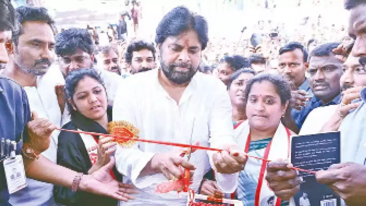 जनसेना जनता की पार्टी बनी रहेगी: पवन कल्याण जनसेना जनता की पार्टी बनी रहेगी: पवन कल्याण