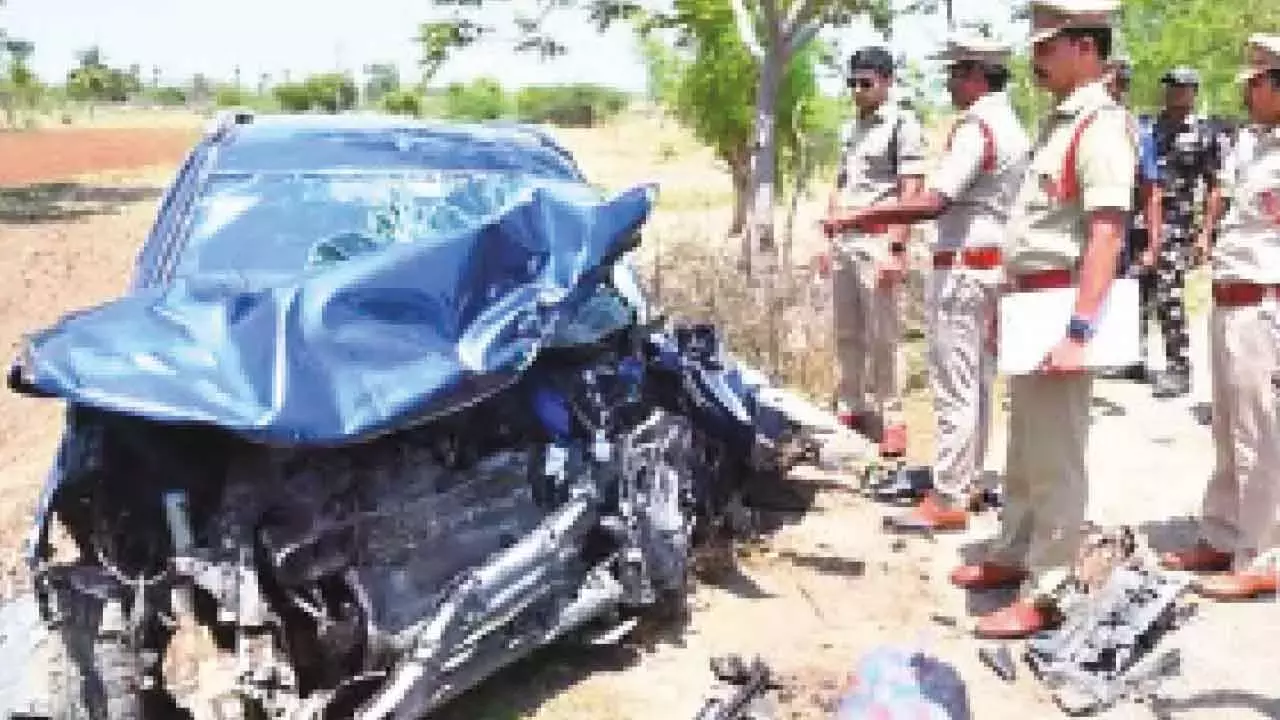 Telangana: कारों की आमने-सामने की टक्कर में तीन लोगों की मौत, दो घायल