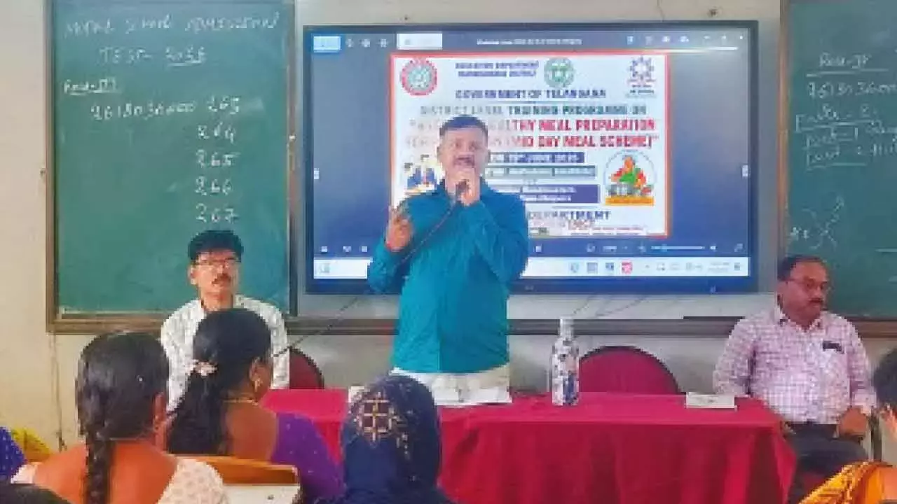 Telangana: अधिकारियों को साफ़-सुथरे और सेहतमंद मिड-डे मील की तैयारी के लिए ट्रेनिंग दी गई