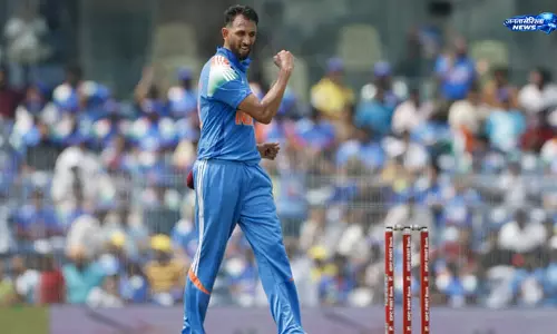 गजनफर के बाद फरीद भी आउट, शाहिदी शतक के करीब पहुंचकर क्रीज पर जमे