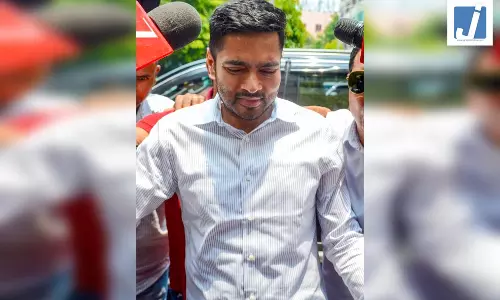 कोलकाता एयरपोर्ट के बाहर हथियार मिलने पर अभिषेक बनर्जी ने उठाए सुरक्षा पर सवाल