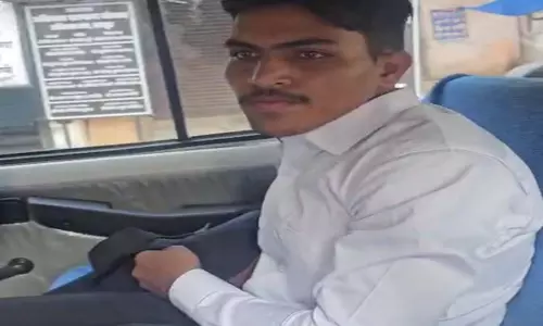 रायपुर कोर्ट में पकड़ाया फर्जी वकील, देखें VIDEO...