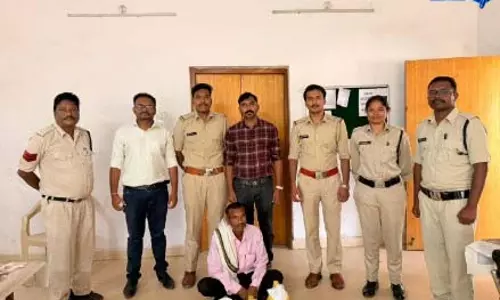 अवैध शराब कारोबार पर कार्रवाई, 10 लीटर महुआ शराब के साथ आरोपी गिरफ्तार अवैध शराब कारोबार पर कार्रवाई, 10 लीटर महुआ शराब के साथ आरोपी गिरफ्तार