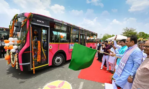 Rajasthan CM ने PM-eBus सेवा शुरू की, जयपुर और भीलवाड़ा के लिए इलेक्ट्रिक बसों को हरी झंडी दिखाई Rajasthan CM ने PM-eBus सेवा शुरू की, जयपुर और भीलवाड़ा के लिए इलेक्ट्रिक बसों को हरी झंडी दिखाई