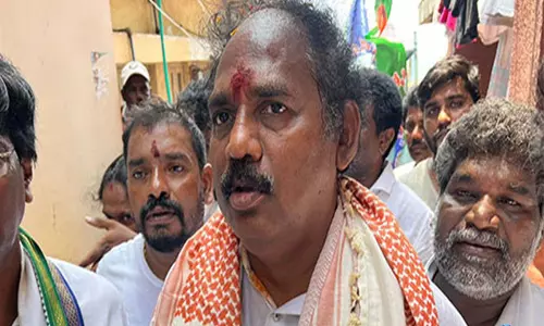 आंध्र: YSRCP ने समुद्र तटों पर बीयर और वाइन बेचने के सरकार के फ़ैसले को वापस लेने की मांग की आंध्र: YSRCP ने समुद्र तटों पर बीयर और वाइन बेचने के सरकार के फ़ैसले को वापस लेने की मांग की