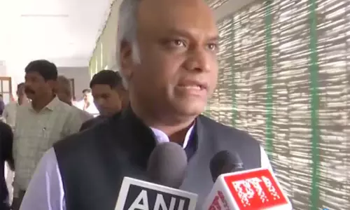 IAF के NEET रीटेस्ट पेपर पहुँचाने पर प्रियांक खड़गे ने केंद्र की काबिलियत पर सवाल उठाए