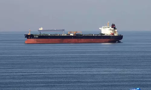 भारत के तीन कच्चे तेल टैंकर Strait of Hormuz से गुजरे, मंत्रालय ने दी जानकारी भारत के तीन कच्चे तेल टैंकर Strait of Hormuz से गुजरे, मंत्रालय ने दी जानकारी