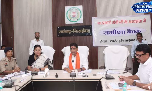 सभी अधिकारी कर्मचारी अपनी जिम्मेदारी का बखूबी निर्वहन करें: मंत्री टंकराम वर्मा