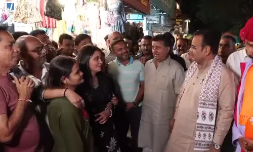 मुख्यमंत्री भजनलाल शर्मा ने आबू राज के स्थानीय बाजार का किया दौरा, लोगों से की बातचीत मुख्यमंत्री भजनलाल शर्मा ने आबू राज के स्थानीय बाजार का किया दौरा, लोगों से की बातचीत