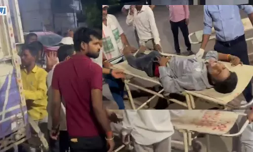 VIDEO BREAKING: श्रद्धालुओं से भरा पिकअप वाहन पलटा, कई घायल सदर अस्पताल में भर्ती VIDEO BREAKING: श्रद्धालुओं से भरा पिकअप वाहन पलटा, कई घायल सदर अस्पताल में भर्ती