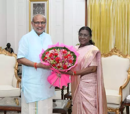 जन्मदिन पर राष्ट्रपति मुर्मु को उपराष्ट्रपति ने दी शुभकामनाएं, कहा- जनसेवा को समर्पित है उनका जीवन जन्मदिन पर राष्ट्रपति मुर्मु को उपराष्ट्रपति ने दी शुभकामनाएं, कहा- जनसेवा को समर्पित है उनका जीवन