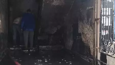दिल्ली के शाहदरा में बिजली के सामान के गोदाम में लगी आग, कोई भी हताहत नहीं दिल्ली के शाहदरा में बिजली के सामान के गोदाम में लगी आग, कोई भी हताहत नहीं