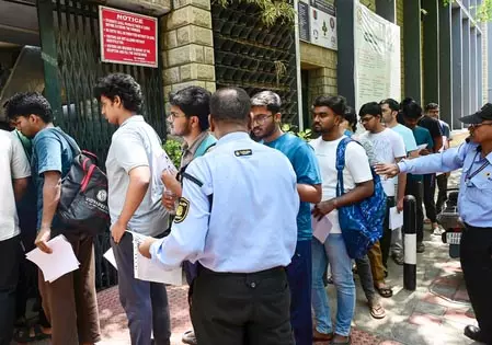 नीट (यूजी) के लिए देहरादून पुलिस अलर्ट, अधिकारियों ने पुलिस टीम को दिए सख्त निर्देश नीट (यूजी) के लिए देहरादून पुलिस अलर्ट, अधिकारियों ने पुलिस टीम को दिए सख्त निर्देश