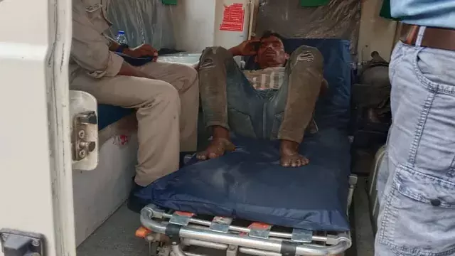 Banaras–मुंबई समर स्पेशल ट्रेन में बड़ा हादसा, इंजन पर चढ़ा युवक हाई वोल्टेज करंट से झुलसा Banaras–मुंबई समर स्पेशल ट्रेन में बड़ा हादसा, इंजन पर चढ़ा युवक हाई वोल्टेज करंट से झुलसा