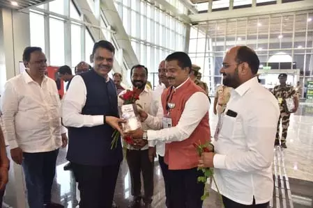 कोल्हापुर पहुंचे सीएम फडणवीस, गृह मंत्री अमित शाह की मौजूदगी में होगा परियोजनाओं का उद्घाटन कोल्हापुर पहुंचे सीएम फडणवीस, गृह मंत्री अमित शाह की मौजूदगी में होगा परियोजनाओं का उद्घाटन