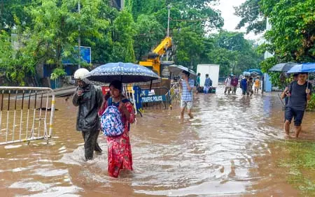 कोलकाता में योग दिवस पर हल्की बारिश की संभावना, उत्तर बंगाल में भारी बारिश का अलर्ट